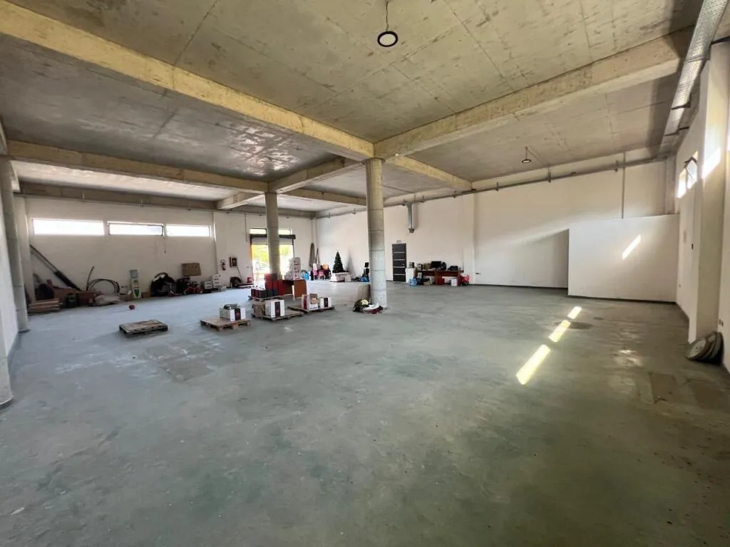 Magazzino in affitto a Prush, Tirana, 200 m². Foto 1 di 5
