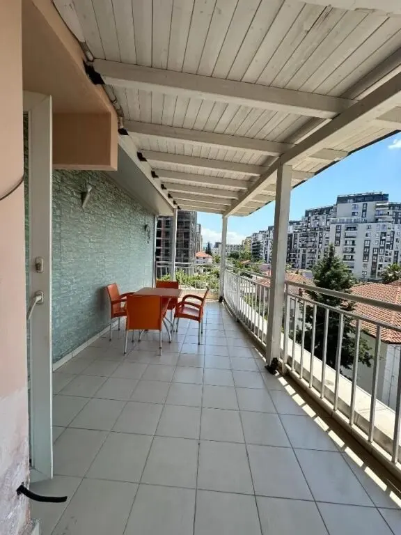 Apartament 2+1 me qera në Laprakë, Tiranë, 140 m²