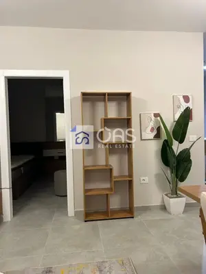 Appartamento 1+1 in affitto a Kombinat, Tirana, 75 m². Foto 3 di 5