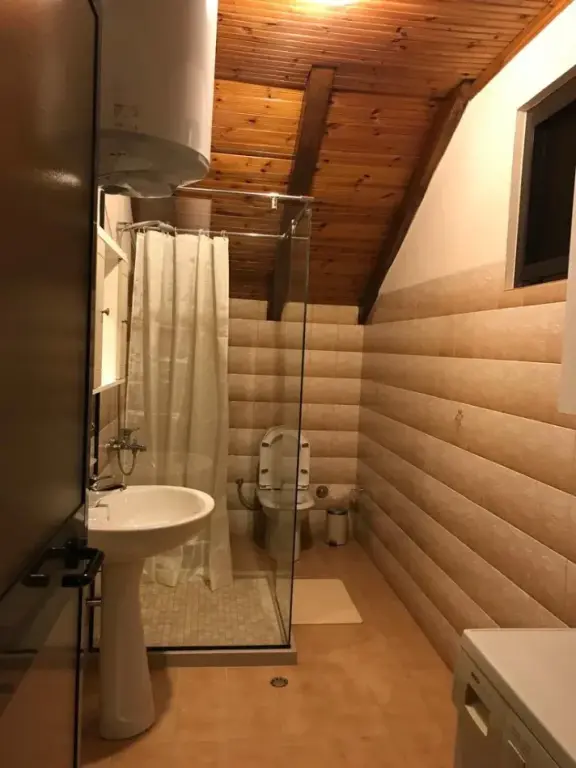 Apartament 3+1 me qera në Xhamlliku, Tiranë, 120 m². Foto 3 nga 3