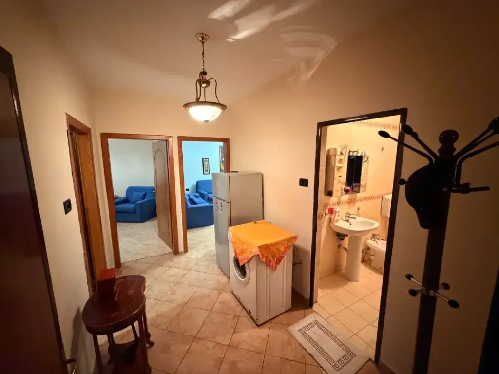 Casa indipendente 2+1 in affitto ad Oxhaku, Tirana, 73 m². Foto 2 di 3