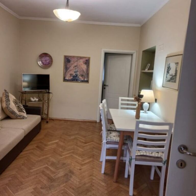 Apartment 1+1 for rent in Sheshi Skënderbej, Tirana, 75 m². Photo 3 of 3