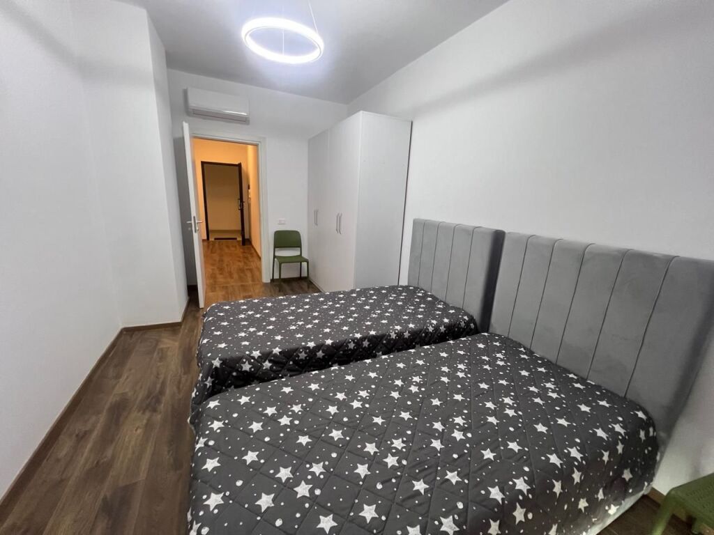 Apartament 2+1 me qera në Pazari i Ri, Tiranë, 105 m². Foto 3 nga 3