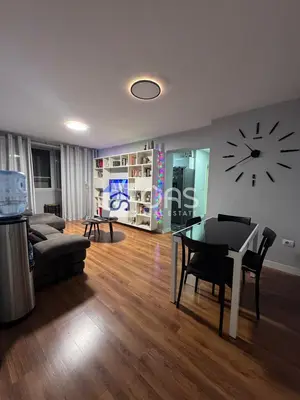Apartament 2+1 me qera në Blloku, Tiranë, 97 m². Foto 1 nga 12
