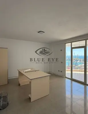 Apartment 3+1 for rent in Rruga Egnatia, Durrës, 140 m². Photo 1 of 8
