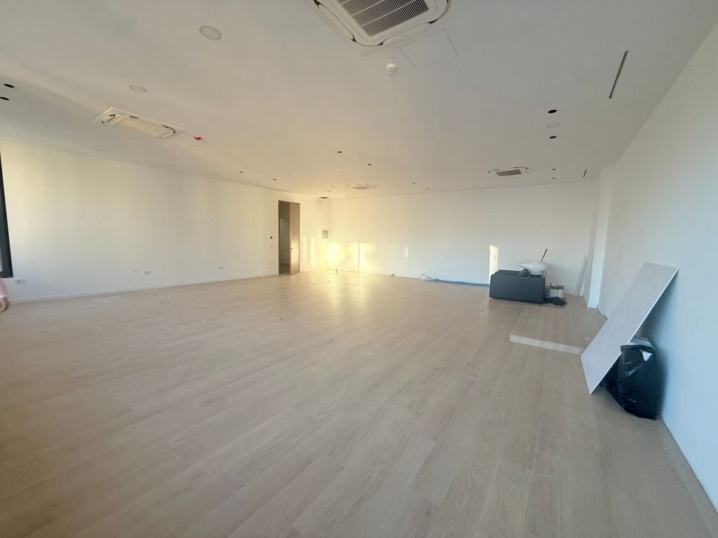 Zyrë me qera në Kompleksi Delijorgji, Tiranë, 140 m². Foto 2 nga 3