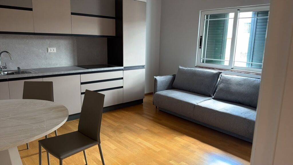Apartament 2+1 me qera në Komuna e Parisit, Tiranë, 80 m². Foto 3 nga 3