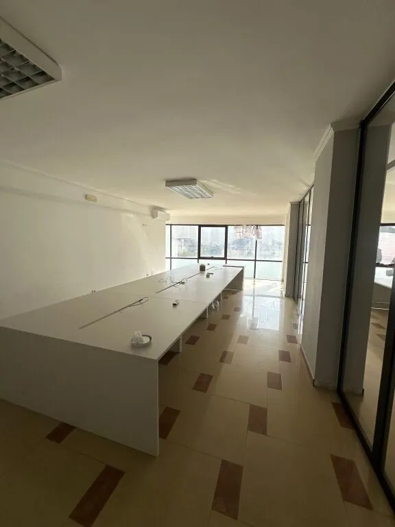 Locale commerciale in affitto a Qendër, Durazzo, 160 m². Foto 1 di 4
