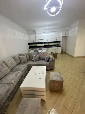 Apartament 1+1 me qera në Kthesa e Kamzës, Tiranë, 85 m². Foto 2 nga 8