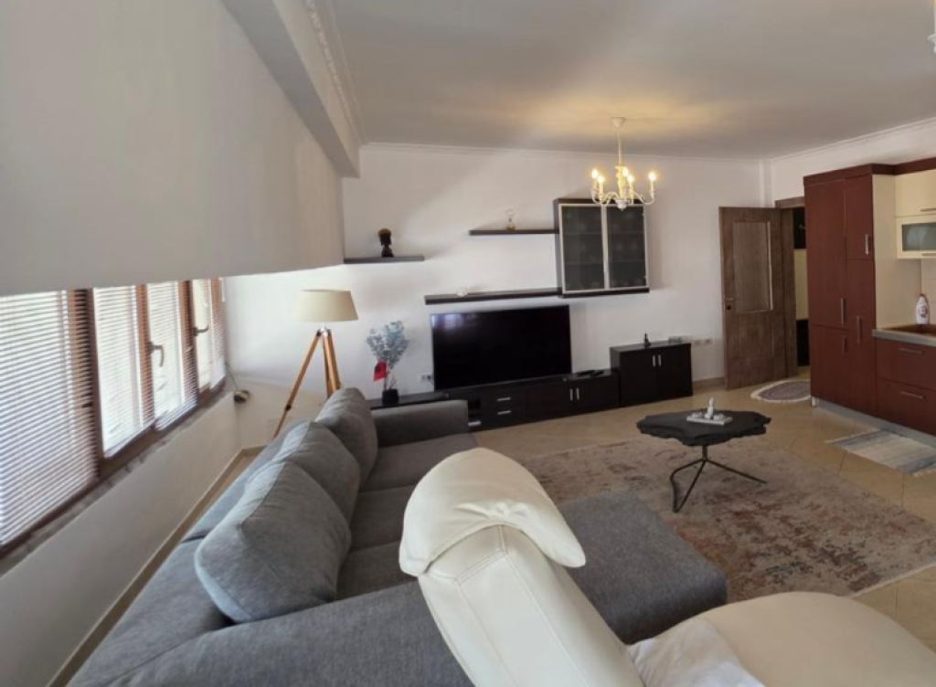 Apartament 2+1 me qera në Myslym Shyri, Tiranë, 140 m². Foto 1 nga 3
