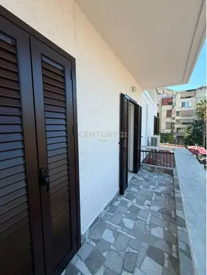 Appartamento 2+1 in affitto a Stacioni i Trenit, Durazzo, 77 m². Foto 2 di 12