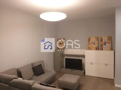Apartament 1+1 me qera në Blloku, Tiranë, 79 m². Foto 2 nga 7