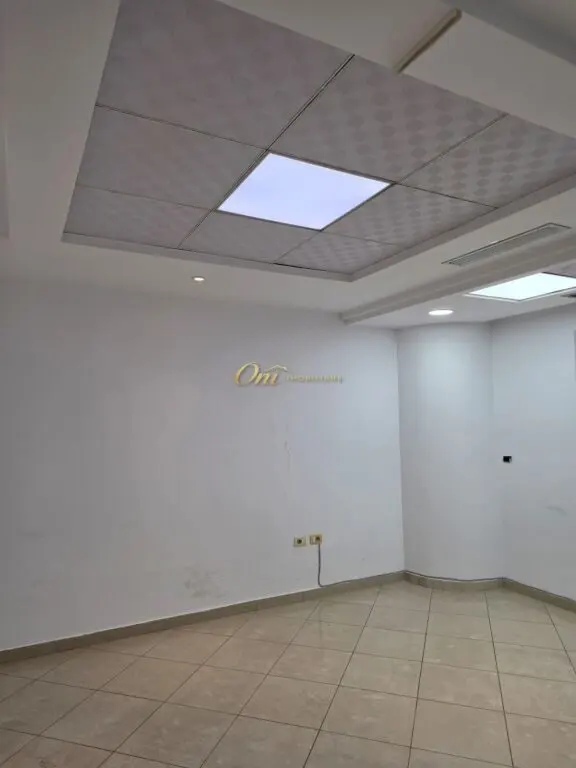 Zyrë me qera në Bulevardi Deshmoret e Kombit, Tiranë, 93 m²