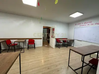 Locale commerciale in affitto ad Ish Blloku, Tirana, 175 m². Foto 11 di 11