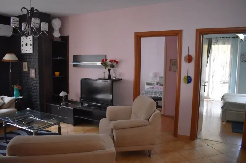 Apartament 2+1 me qera në Kodra e Diellit, Tiranë, 100 m²