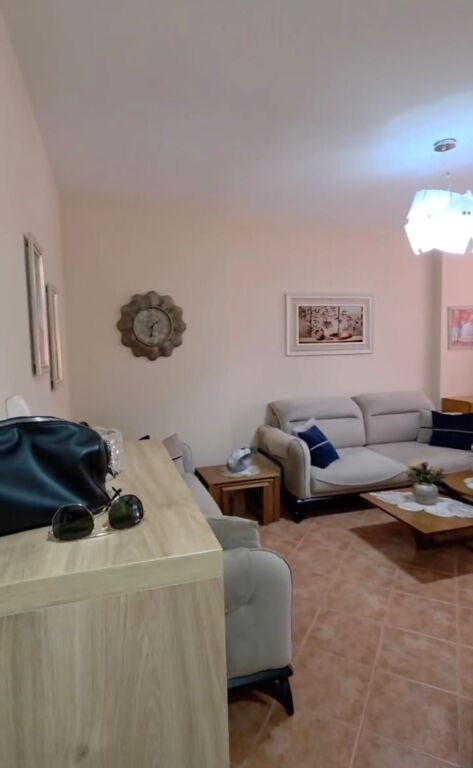 Apartament 1+1 me qera në Rruga e Kavajës, Tiranë, 65 m². Foto 1 nga 3