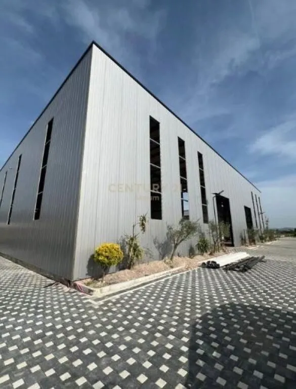 Warehouse for rent in Valias, Kamëz, 2,300 m². Photo 1 of 6