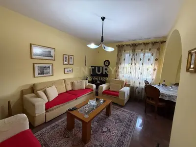 Apartament 2+1 me qera në Rruga Fortuzi, Tiranë, 90 m². Foto 1 nga 7