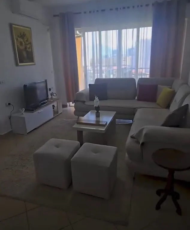 Apartament 2+1 me qera në Ish Fusha e Aviacionit, Tiranë, 100 m². Foto 1 nga 4