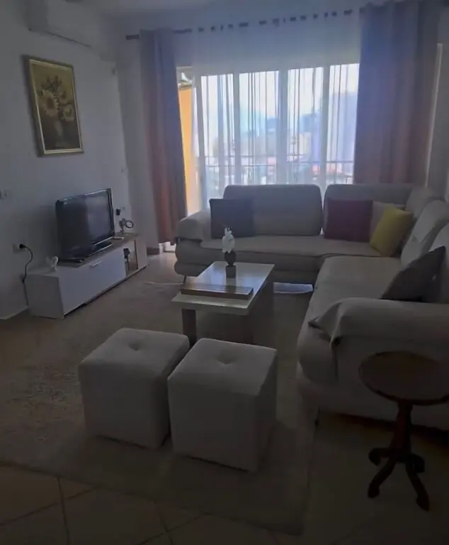 Apartament 2+1 me qera në Ish Fusha e Aviacionit, Tiranë, 100 m²