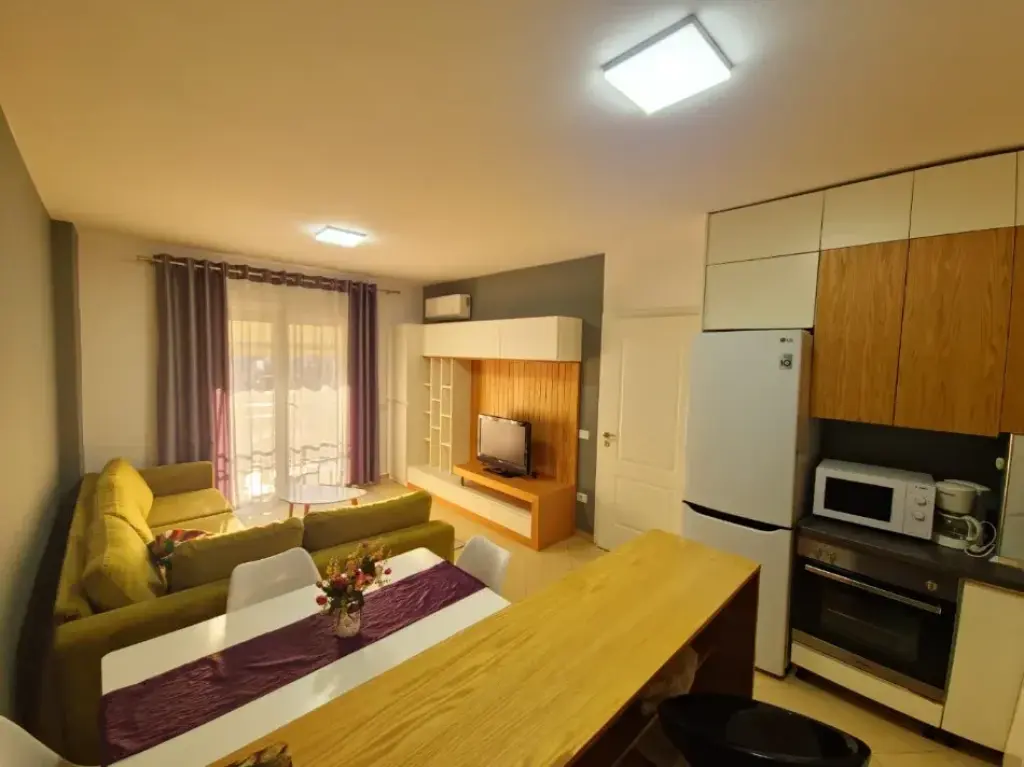 Appartamento 2+1 in affitto a Rruga 5 Maji, Tirana, 85 m². Foto 1 di 3