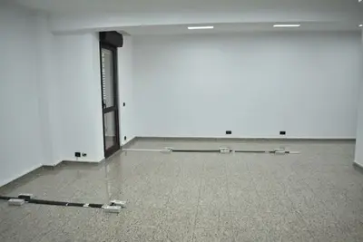Ufficio in affitto a Sheshi Skënderbej, Tirana, 152 m². Foto 1 di 4