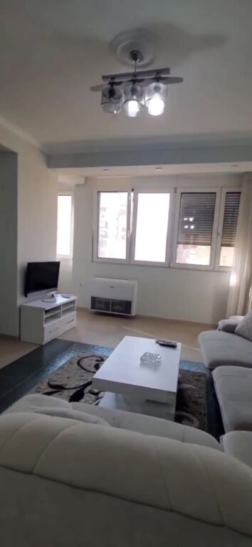Apartament 3+1 me qera në Rruga e Kavajës, Tiranë, 120 m². Foto 1 nga 3