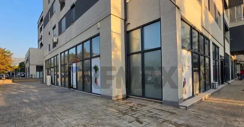 Magazzino in affitto a Kinostudio, Tirana, 608 m²