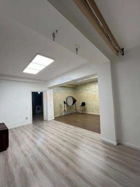Ambient biznesi me qera në Rruga Dalip Peza, Durrës, 60 m²