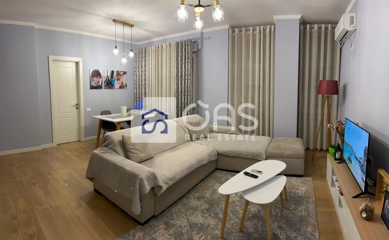 Apartament 2+1 me qera në Komuna e Parisit, Tiranë, 87 m². Foto 1 nga 4