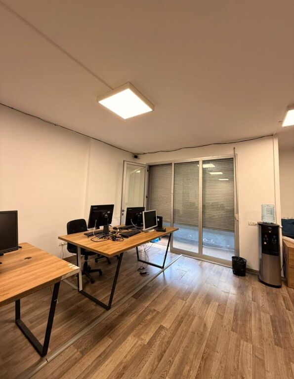 Office for rent in Stadiumi Dinamo, Tirana, 105 m². Photo 2 of 3