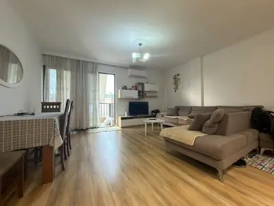 Apartament 3+1 me qera në Blloku i Ambasadave, Tiranë, 105 m². Foto 2 nga 6