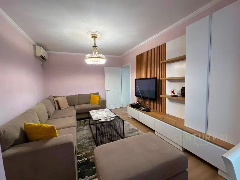 Apartament 3+1 me qera në Rruga Petro Nini Luarasi, Tiranë, 80 m²