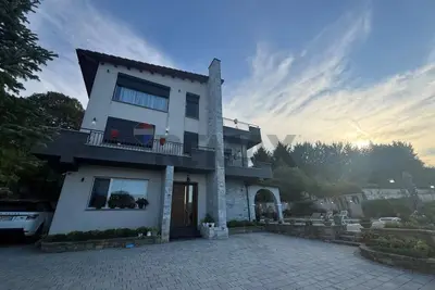 Vilë 4+1 me qera në Peze, Tiranë, 407 m². Foto 2 nga 6