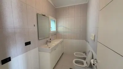 Villa 4+1 in affitto a Long Hill Residence, Tirana, 475 m². Foto 4 di 4