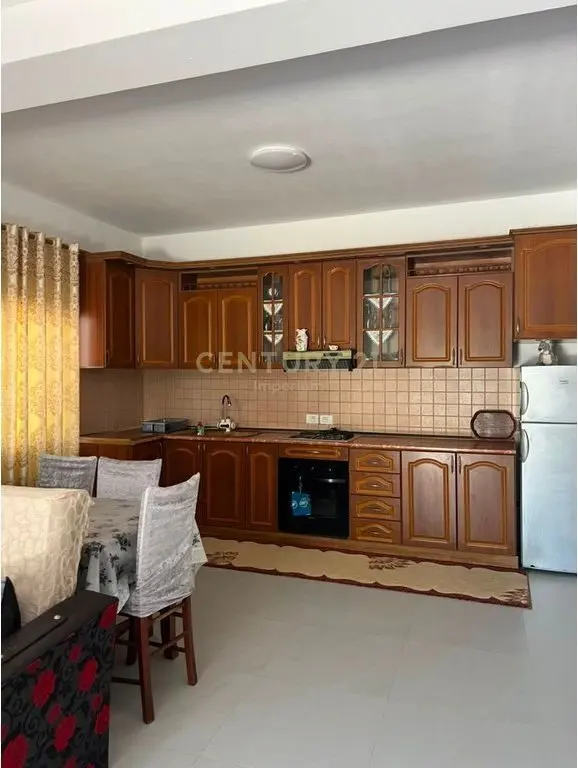 Appartamento in affitto a Laprakë, Tirana, 65 m²
