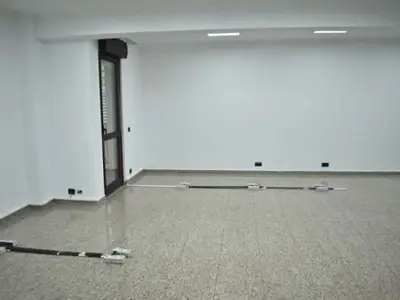 Ufficio in affitto a Sheshi Skënderbej, Tirana, 152 m². Foto 4 di 4