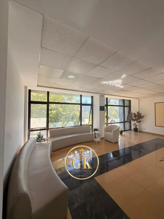 Locale commerciale in affitto a Rruga Mozaikeve, Durazzo, 60 m². Foto 1 di 8