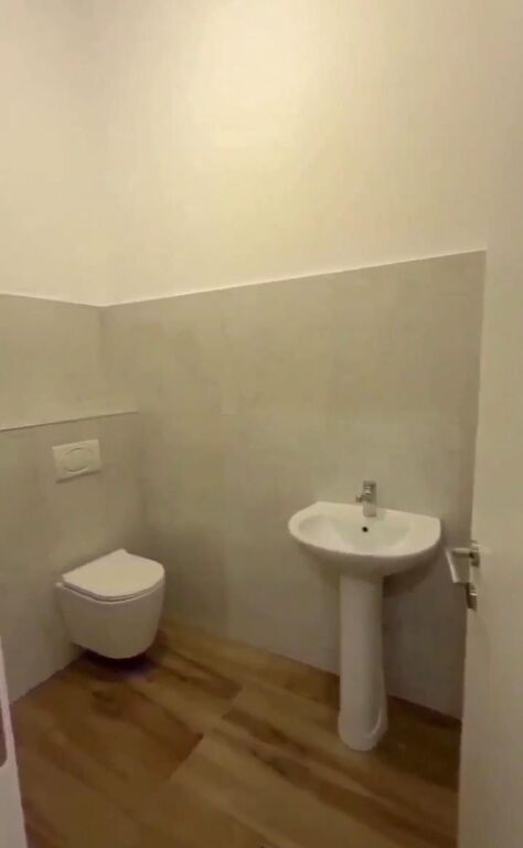 Office for rent in Rruga Mine Peza, Tirana, 150 m². Photo 3 of 3