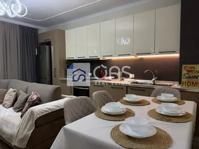 Apartament 3+1 me qera në Blloku, Tiranë, 92 m². Foto 2 nga 7