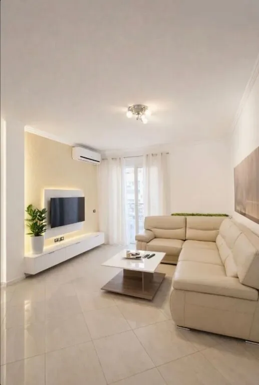Apartament 2+1 me qera në Liqeni i Thatë, Tiranë, 90 m². Foto 1 nga 5