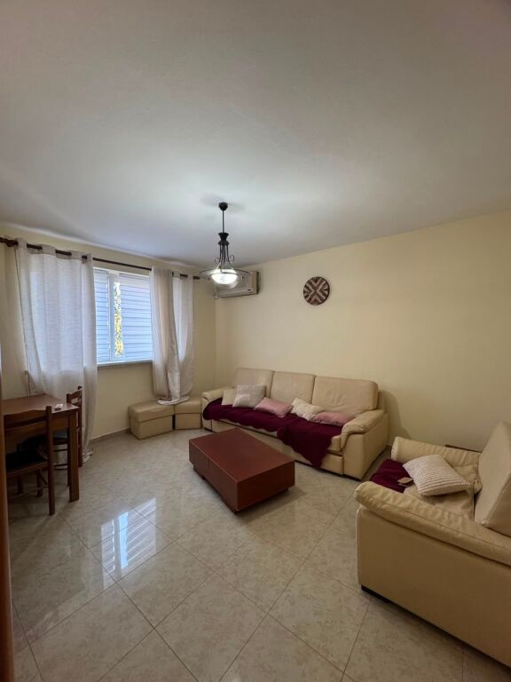 Apartment 1+1 for rent in 21 Dhjetori, Tirana, 64 m². Photo 1 of 3