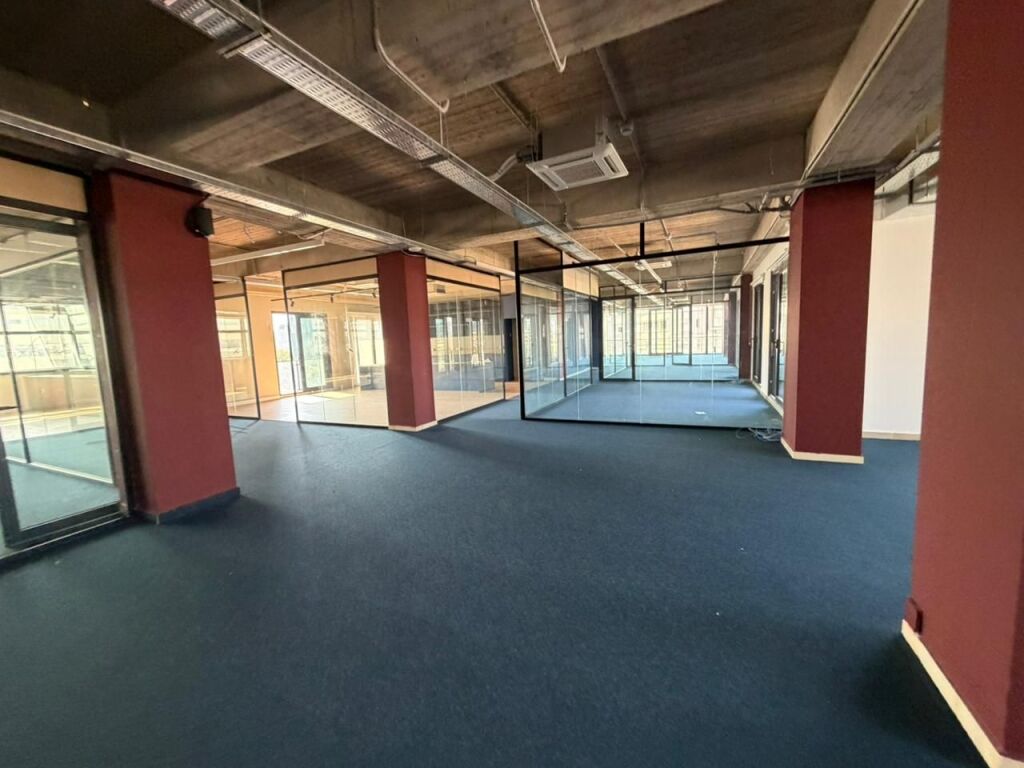 Office for rent in Sheshi Skënderbej, Tirana, 970 m². Photo 1 of 3