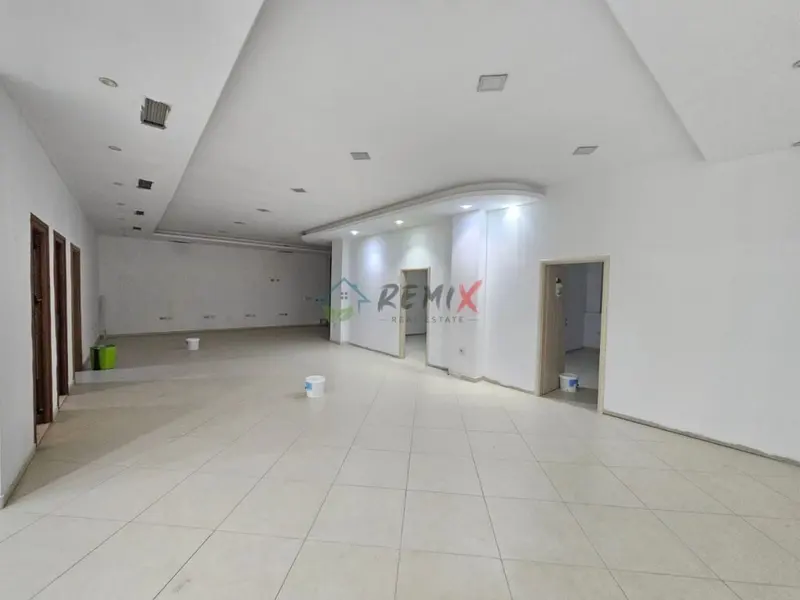Commercial space for rent in Rruga Vellazerimi, Durrës, 250 m²