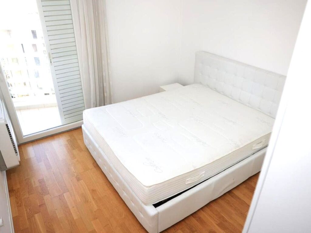 Apartament 2+1 me qera në Liqeni i Thatë, Tiranë, 90 m². Foto 2 nga 3