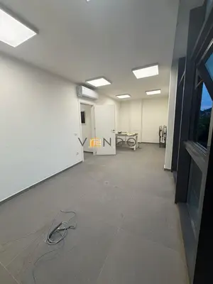 Locale commerciale in affitto ad Univers City, Tirana, 139 m². Foto 6 di 9