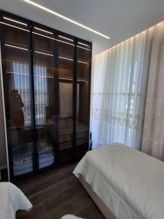 Apartament me qera në Rruga Pelivan Leskaj, Vlorë, 90 m². Foto 1 nga 12