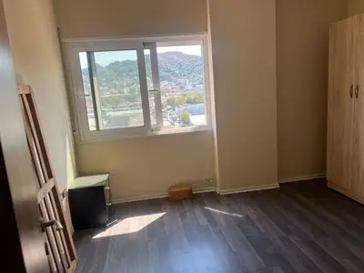 Apartament 2+1 me qera në Kombinat, Tiranë, 100 m². Foto 5 nga 8