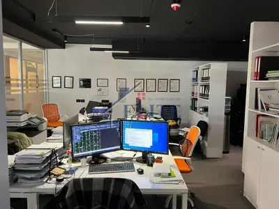 Zyrë me qera në Pazari i Ri, Tiranë, 72 m². Foto 1 nga 9