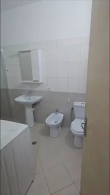 Apartament 1+1 me qera në Kristal Center, Tiranë, 75 m². Foto 6 nga 9